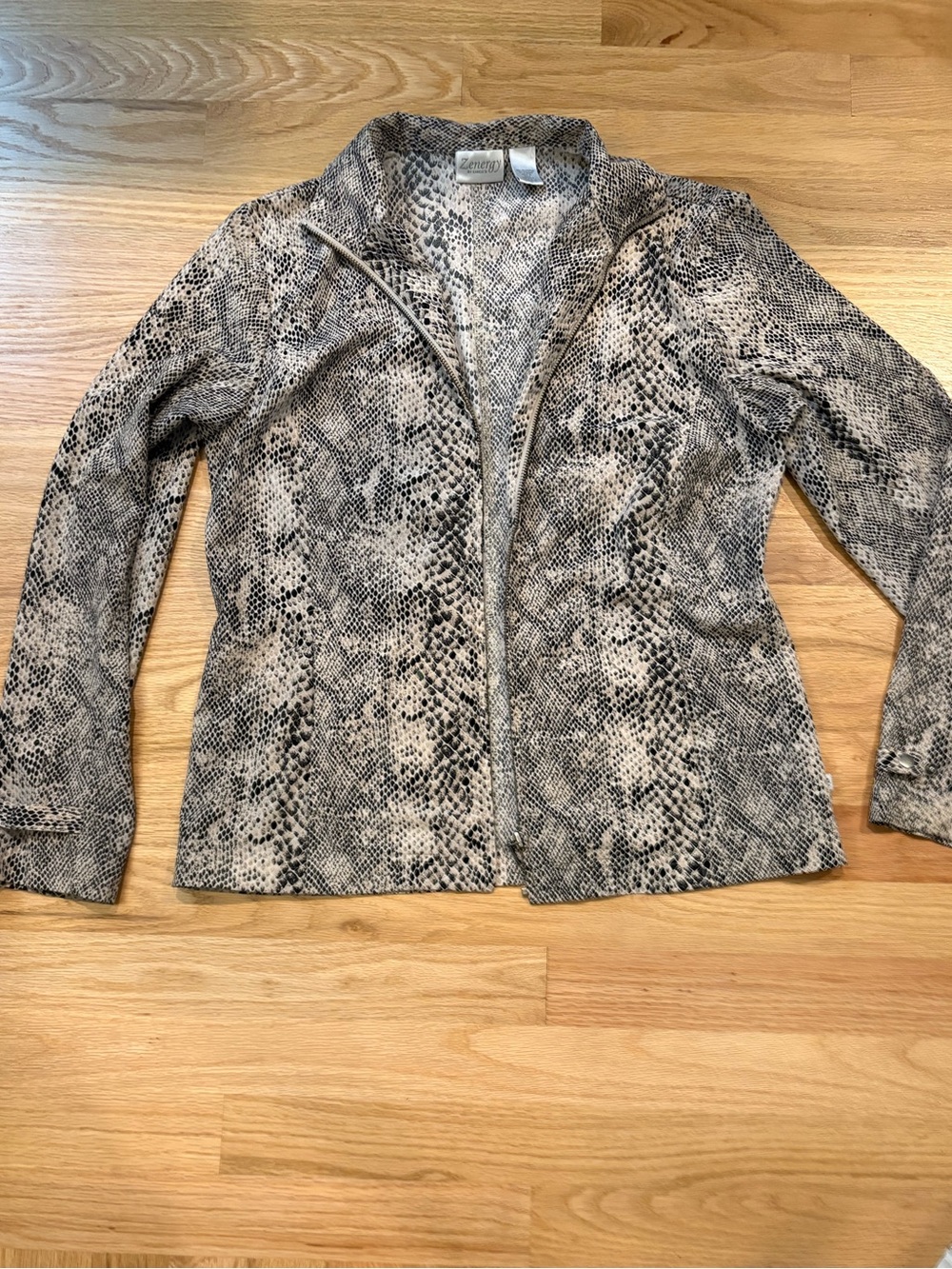 Chico’s Zenergy Snake-Print Zip Front Jacket Sz 0